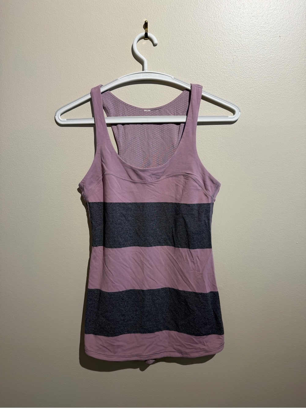 Lululemon Women’s Tank Top Size 6 Gray‎ And Pink Workout Wear